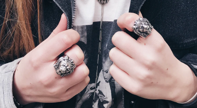 BAGUE LION